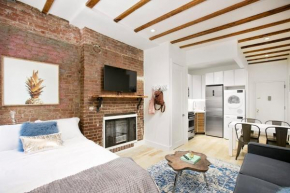 24-6 Gramercy area Newly reno Studio W&D in unit